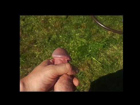 ❤️ Bidh hottie a 'faighinn a pussy pinc fucked agus cums le squirt ann an gàrradh samhraidh ❤️ Porno leinn ☑