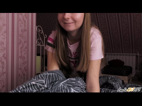 ❤️ Bidh Blondie a’ tarraing a BFF gu domhainn agus a’ faighinn cum na beul ❤️  Porno  leinn  ☑